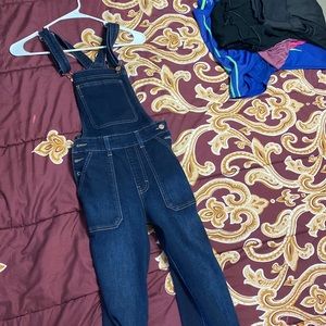 cute overalls it was a gift, not my style personally but in perfect condition